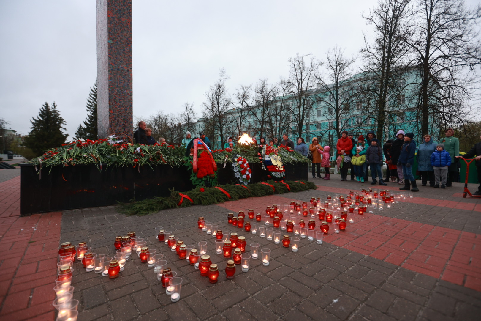 Более 77 свечей зажгли дзержинцы в память о героях Великой Отечественной  войны | 09.05.2022 | Дзержинск - БезФормата